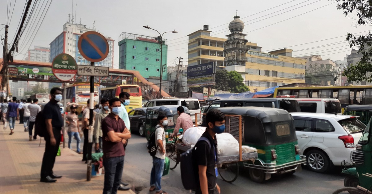 লকডাউনের দ্বিতীয় দিনে যান চলাচল বেড়েছে